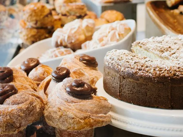 Popular Downtown Neighbourhood Café and Bakery